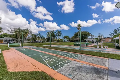815 SW 10th Terrace Hallandale Beach FL 33009
