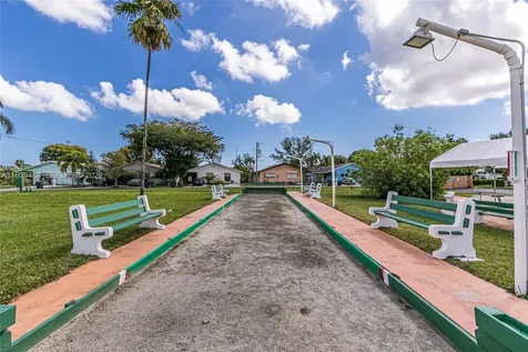 815 SW 10th Terrace Hallandale Beach FL 33009