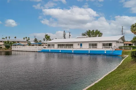815 SW 10th Terrace Hallandale Beach FL 33009