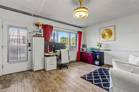 815 SW 10th Terrace Hallandale Beach FL 33009