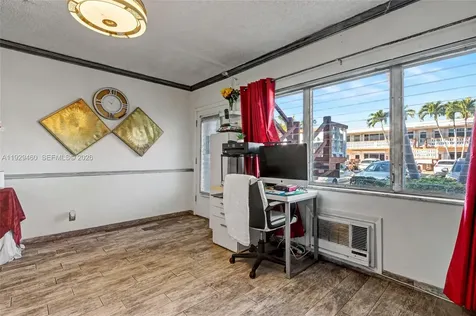 815 SW 10th Terrace Hallandale Beach FL 33009