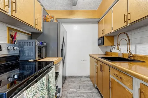 815 SW 10th Terrace Hallandale Beach FL 33009