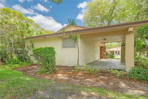 8097 Royal Palm Circle Tamarac FL 33321
