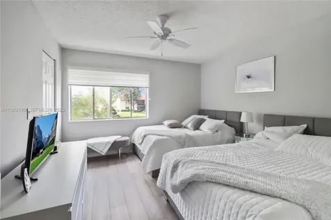 313 Knotty Pine Circle Green Acres FL 33463