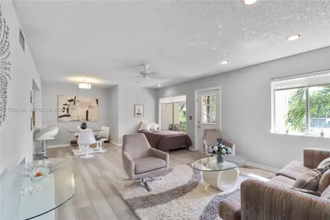313 Knotty Pine Circle Green Acres FL 33463