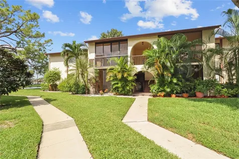 313 Knotty Pine Circle Green Acres FL 33463