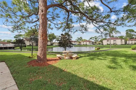 313 Knotty Pine Circle Green Acres FL 33463