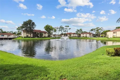 313 Knotty Pine Circle Green Acres FL 33463