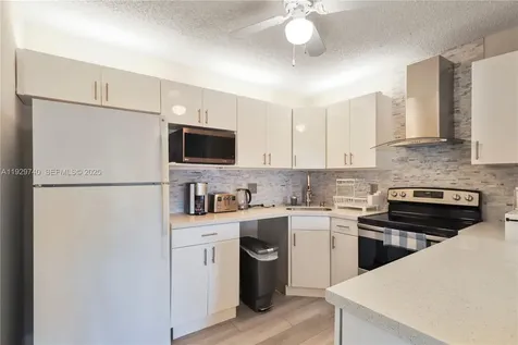 313 Knotty Pine Circle Green Acres FL 33463