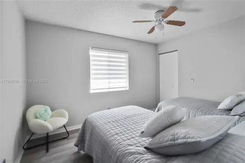 313 Knotty Pine Circle Green Acres FL 33463