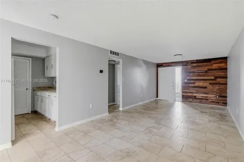 9208 N Connechusett Road Tampa FL 33617