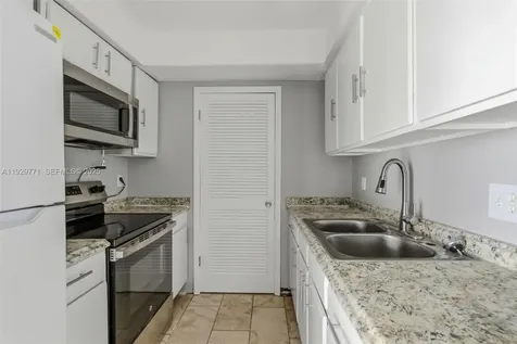 9208 N Connechusett Road Tampa FL 33617