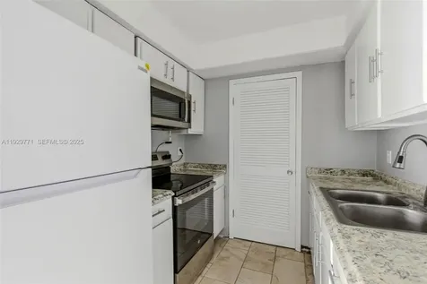 9208 N Connechusett Road Tampa FL 33617
