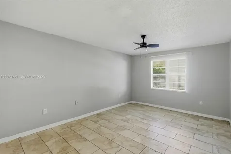 9208 N Connechusett Road Tampa FL 33617