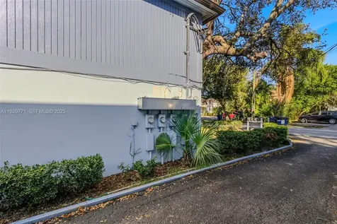 9208 N Connechusett Road Tampa FL 33617