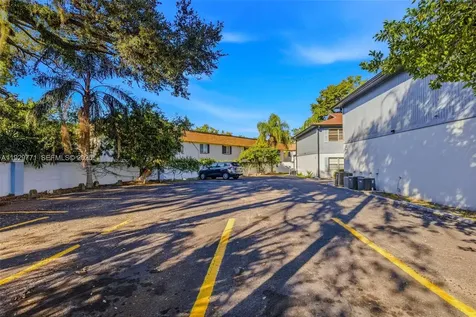 9208 N Connechusett Road Tampa FL 33617