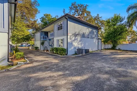 9208 N Connechusett Road Tampa FL 33617