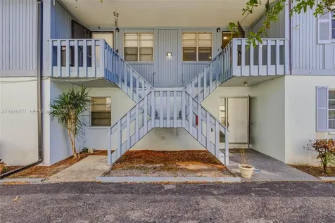 9208 N Connechusett Road Tampa FL 33617
