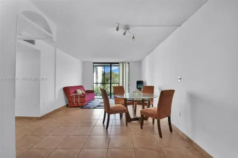 9682 Fontainebleau Boulevard Miami FL 33172