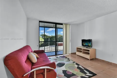 9682 Fontainebleau Boulevard Miami FL 33172