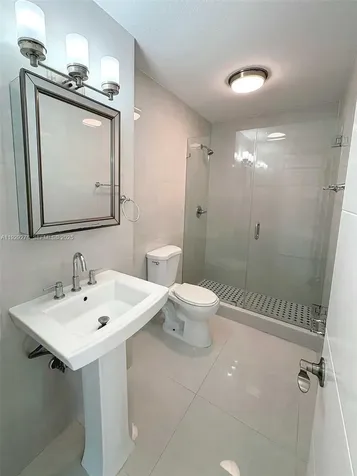 3079 NW 11th Street Miami FL 33125
