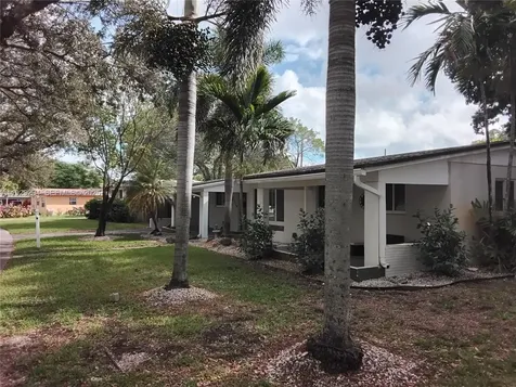 911 W Country Club Circle Plantation FL 33317