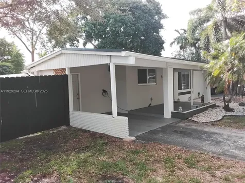 911 W Country Club Circle Plantation FL 33317