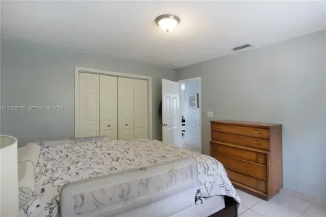 3813 S Lake Terrace Miramar FL 33023