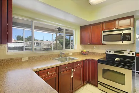 3813 S Lake Terrace Miramar FL 33023