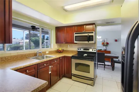 3813 S Lake Terrace Miramar FL 33023