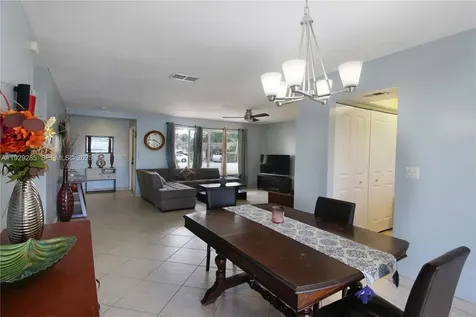 3813 S Lake Terrace Miramar FL 33023
