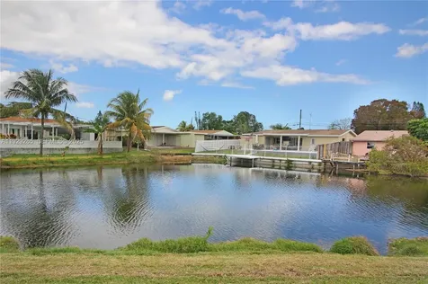3813 S Lake Terrace Miramar FL 33023