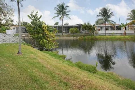 3813 S Lake Terrace Miramar FL 33023
