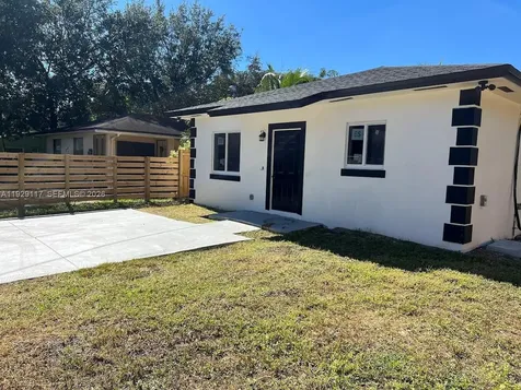 9254 NW 3rd Avenue Miami FL 33150