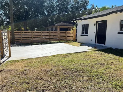 9254 NW 3rd Avenue Miami FL 33150
