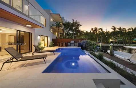 1815 Fairhaven Place Miami FL 33133