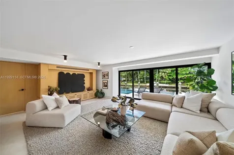 1815 Fairhaven Place Miami FL 33133