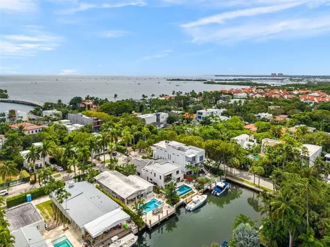 1815 Fairhaven Place Miami FL 33133