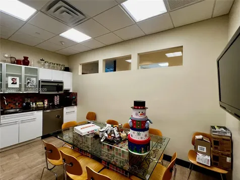 20900 NE 30 Th Avenue Aventura FL 33180