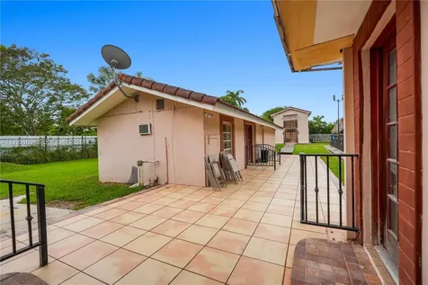 300 SW 123rd Avenue Miami FL 33184