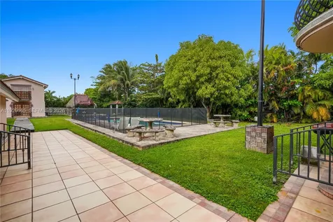 300 SW 123rd Avenue Miami FL 33184