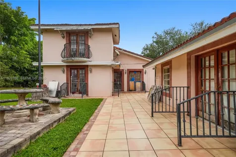 300 SW 123rd Avenue Miami FL 33184