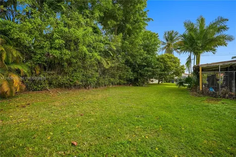 300 SW 123rd Avenue Miami FL 33184
