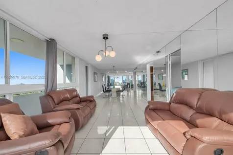 3200 Collins Avenue Miami Beach FL 33140