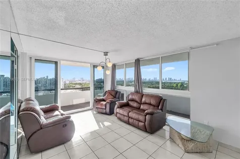 3200 Collins Avenue Miami Beach FL 33140