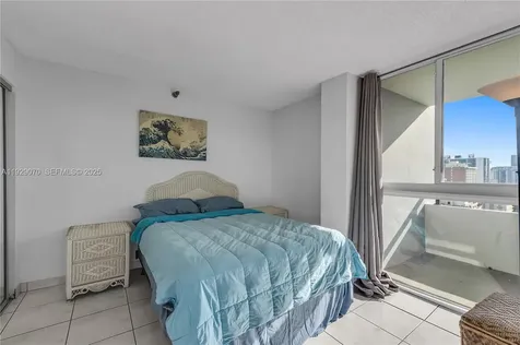 3200 Collins Avenue Miami Beach FL 33140