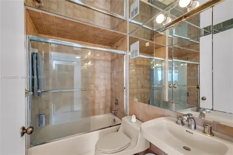 3200 Collins Avenue Miami Beach FL 33140