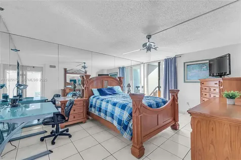 3200 Collins Avenue Miami Beach FL 33140