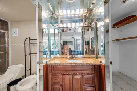 3200 Collins Avenue Miami Beach FL 33140