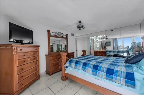 3200 Collins Avenue Miami Beach FL 33140
